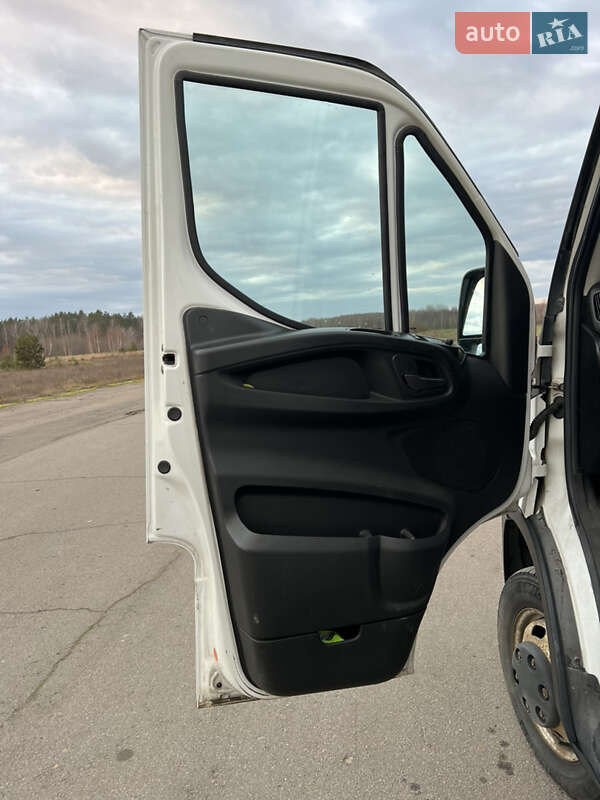 Микроавтобус грузовой (до 3,5т) Iveco Daily 2015 в Луцке