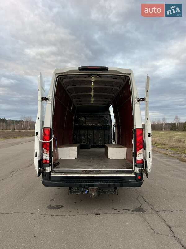 Микроавтобус грузовой (до 3,5т) Iveco Daily 2015 в Луцке
