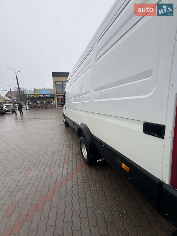 Вантажний фургон Iveco Daily 2006 в Чернівцях