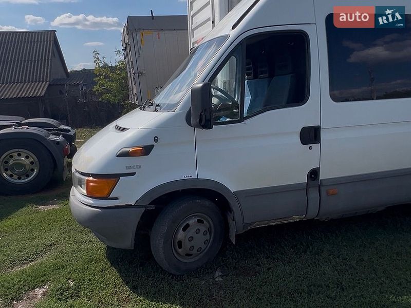 Микроавтобус грузовой (до 3,5т) Iveco Daily 2002 в Черновцах