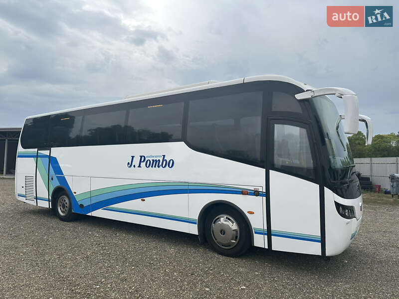 Туристичний / Міжміський автобус Iveco EuroCargo 2009 в Чернівцях