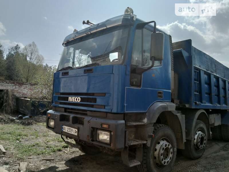 Самоскид Iveco Trakker 2001 в 