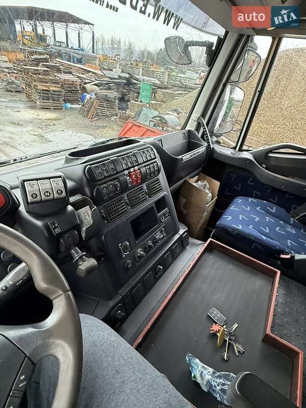 Самосвал Iveco Trakker 2011 в Долине