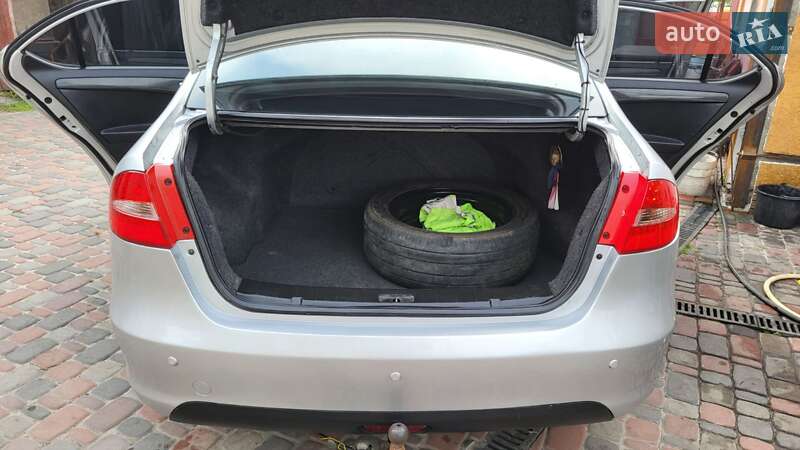Седан JAC J5 2013 в Кременці