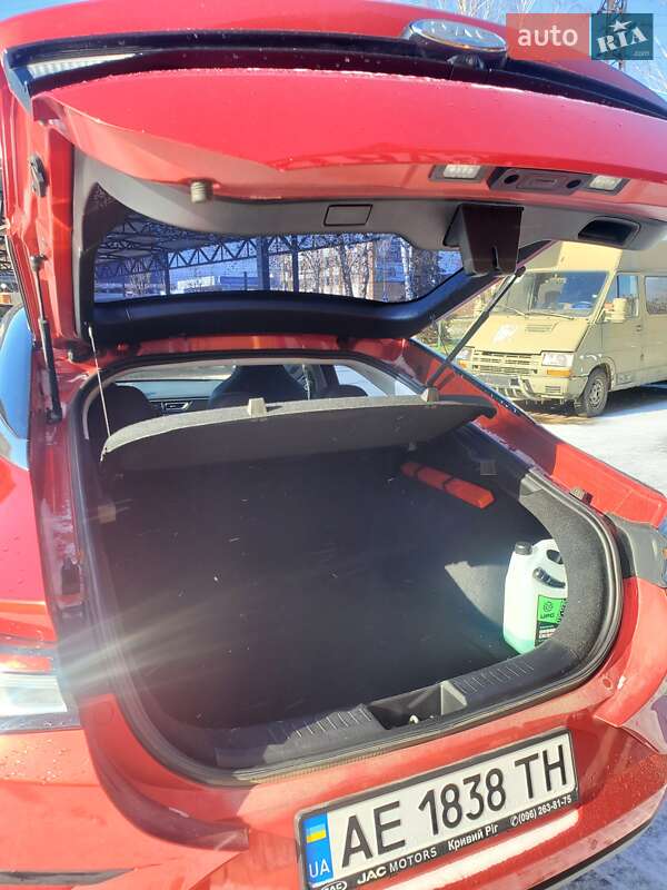 Лифтбек JAC J7 2021 в Кривом Роге