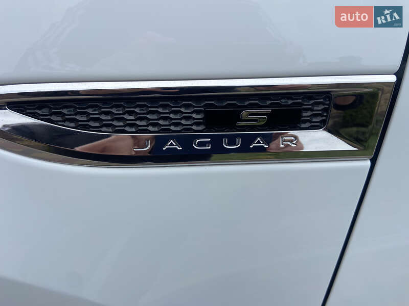 Внедорожник / Кроссовер Jaguar E-Pace 2018 в Тернополе