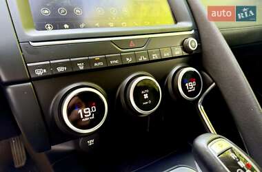 Внедорожник / Кроссовер Jaguar E-Pace 2019 в 