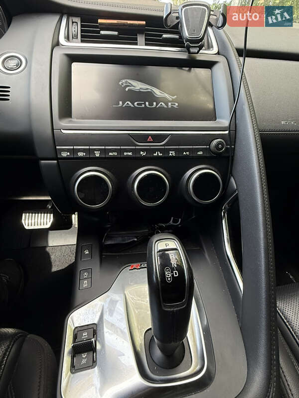 Позашляховик / Кросовер Jaguar E-Pace 2019 в Києві