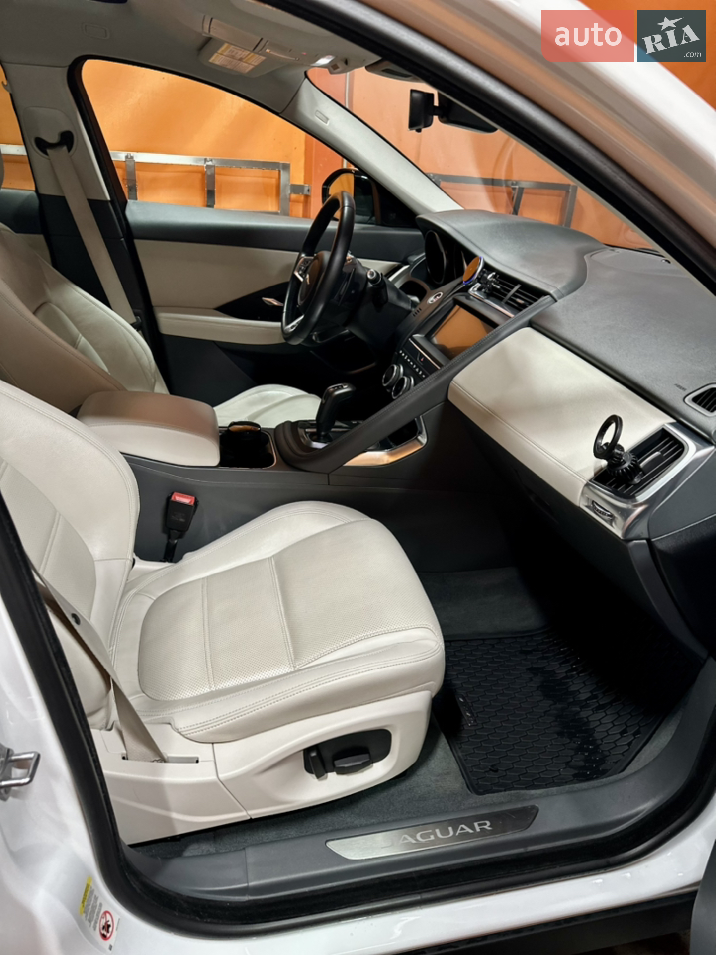 2019 Jaguar E-Pace - мініатюра 19