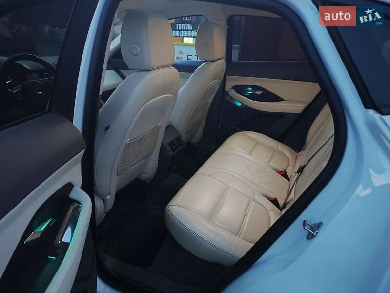 Позашляховик / Кросовер Jaguar E-Pace 2019 в Львові