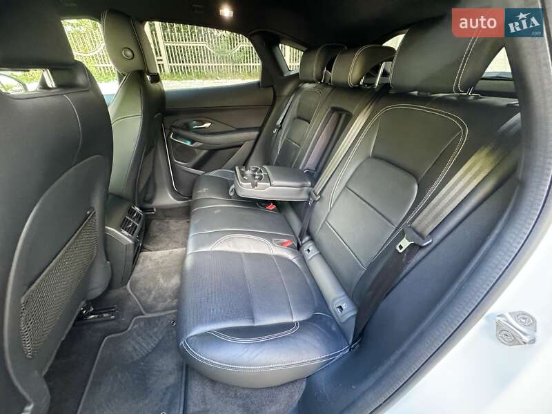 Позашляховик / Кросовер Jaguar E-Pace 2020 в Чернівцях