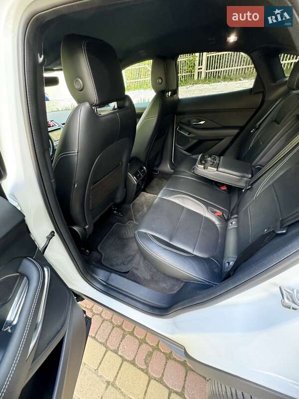 Позашляховик / Кросовер Jaguar E-Pace 2020 в Чернівцях