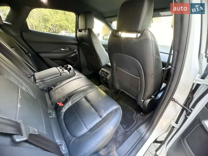 Позашляховик / Кросовер Jaguar E-Pace 2020 в Чернівцях