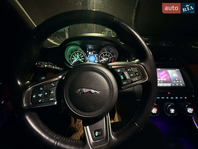 Позашляховик / Кросовер Jaguar E-Pace 2019 в Тернополі