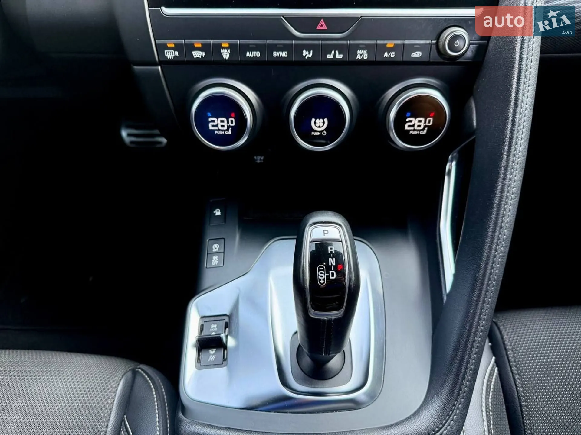 2019 Jaguar E-Pace - мініатюра 31