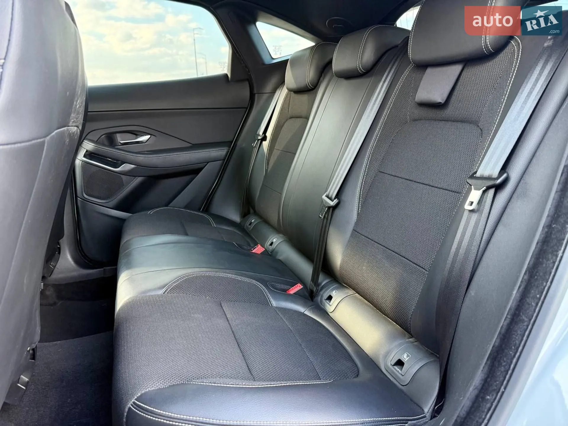 2019 Jaguar E-Pace - мініатюра 27