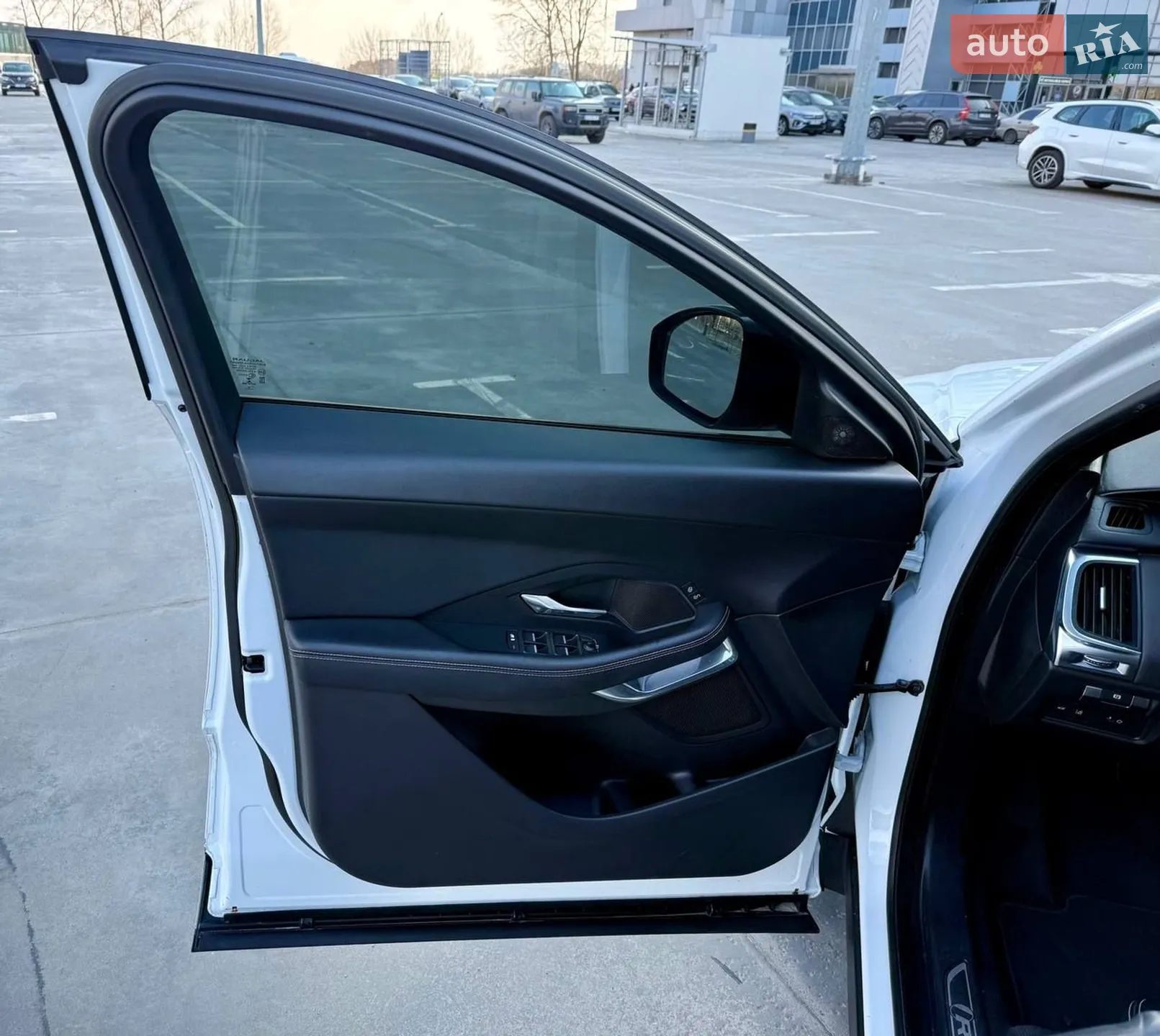 2019 Jaguar E-Pace - мініатюра 25