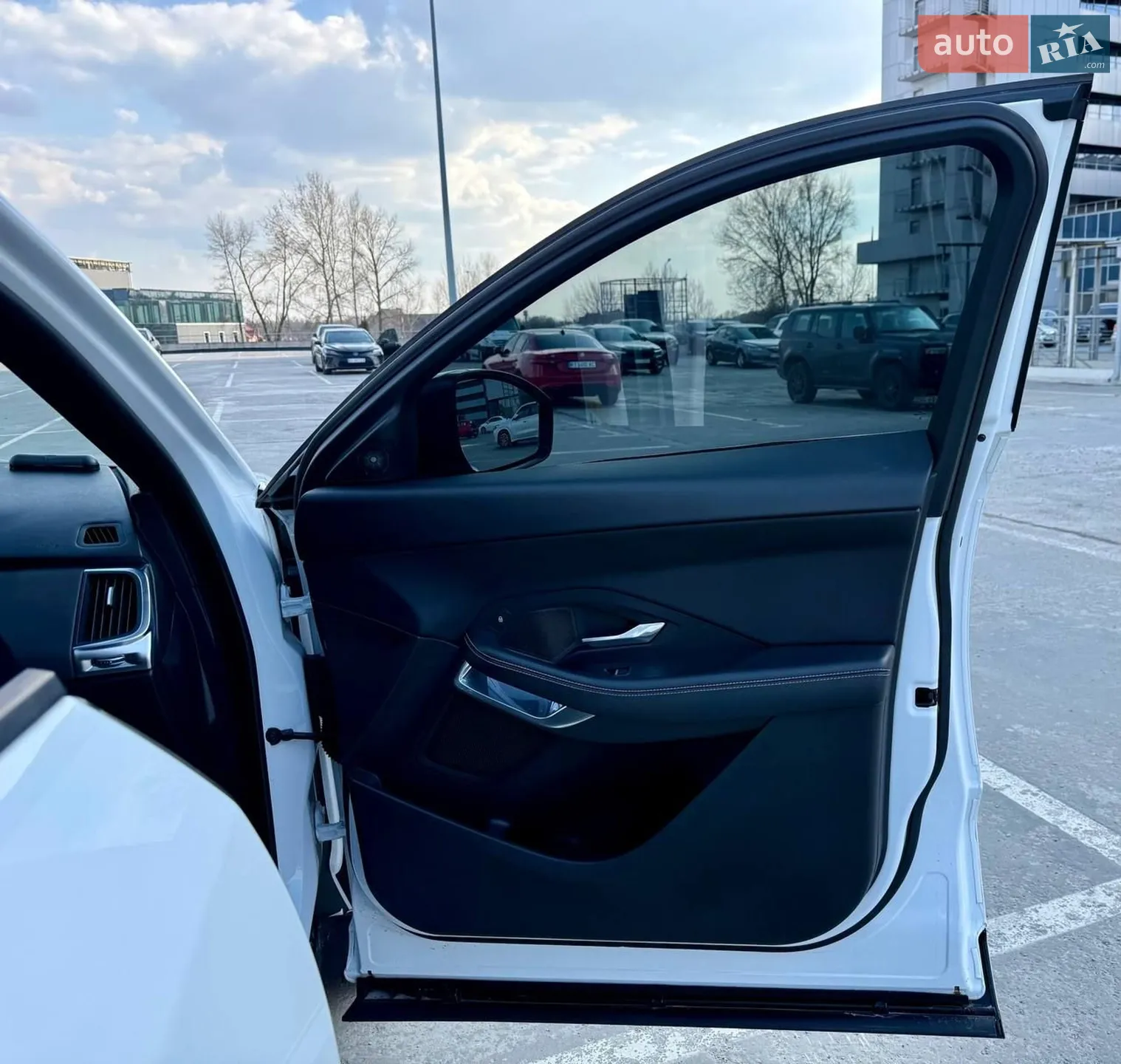 2019 Jaguar E-Pace - мініатюра 35
