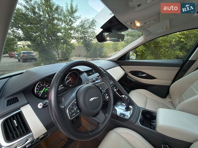 Позашляховик / Кросовер Jaguar E-Pace 2019 в Івано-Франківську
