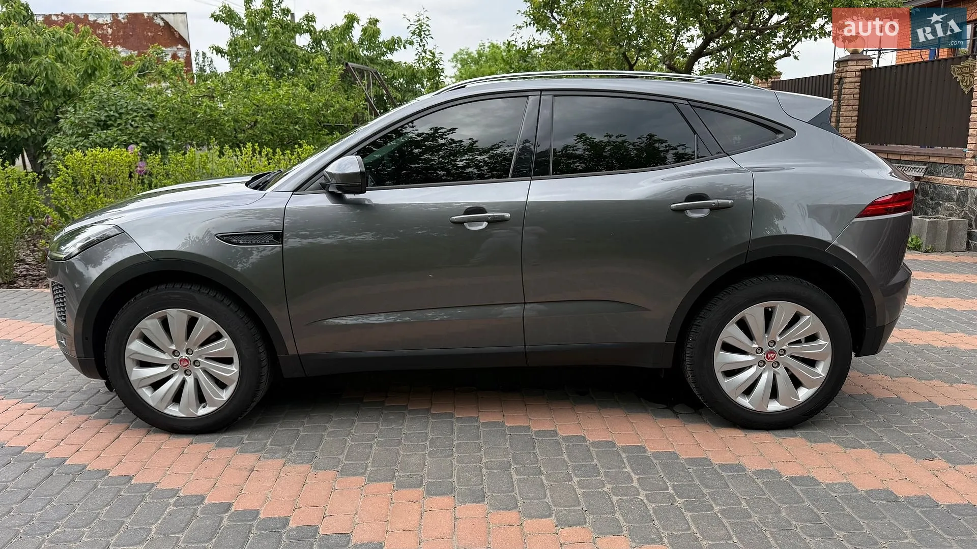 2018 Jaguar E-Pace - мініатюра 2