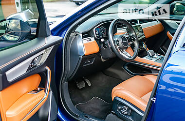 Внедорожник / Кроссовер Jaguar F-Pace 2021 в 