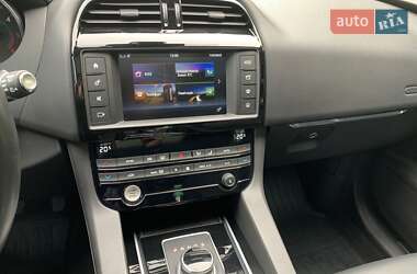 Внедорожник / Кроссовер Jaguar F-Pace 2016 в 