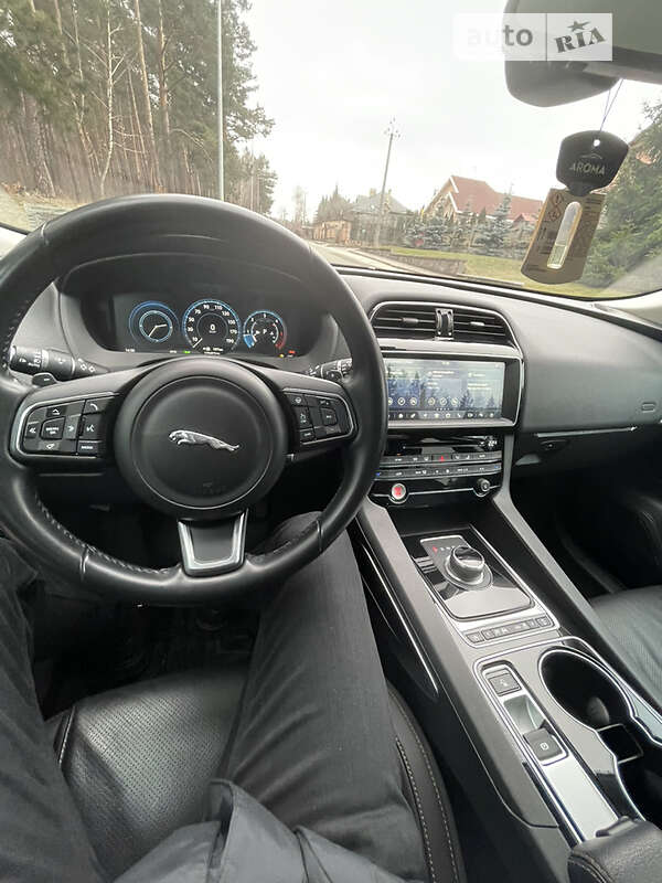 Позашляховик / Кросовер Jaguar F-Pace 2016 в Києві