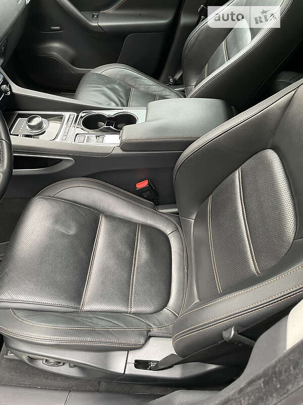 Позашляховик / Кросовер Jaguar F-Pace 2016 в Києві