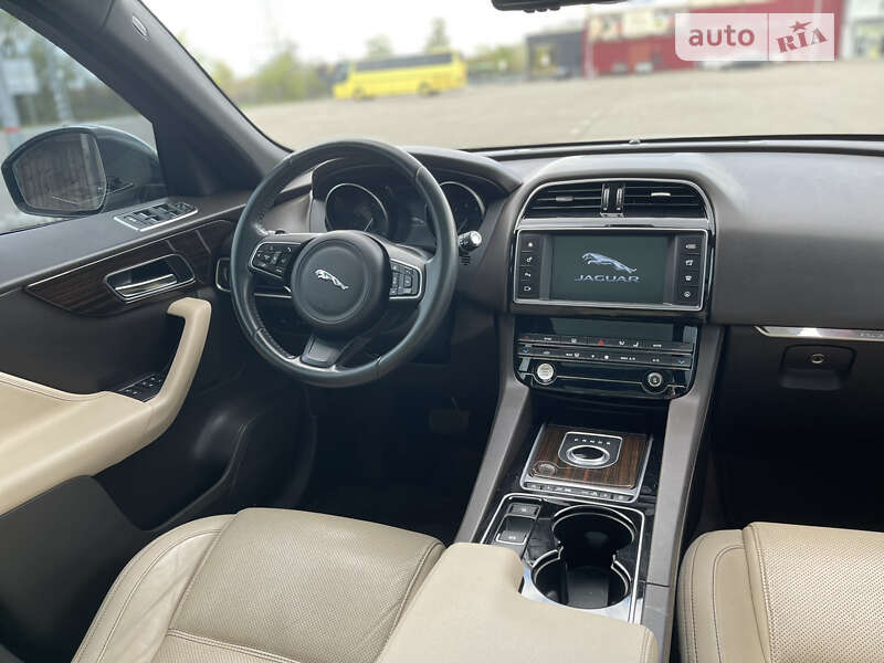 Позашляховик / Кросовер Jaguar F-Pace 2016 в Києві