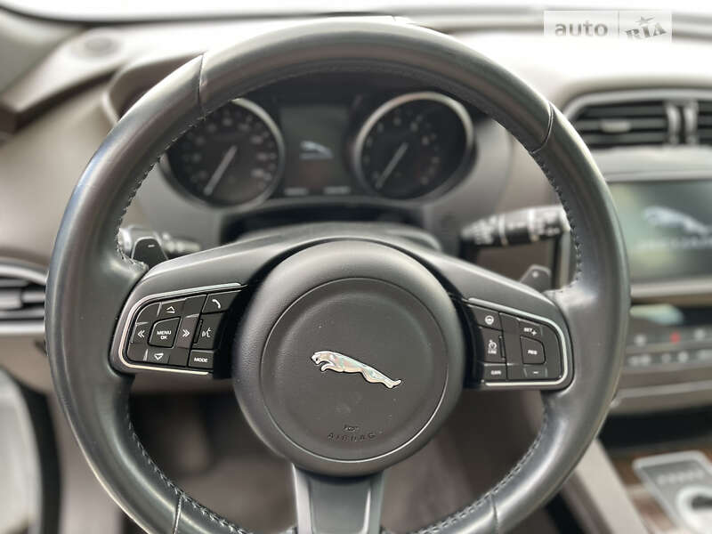 Позашляховик / Кросовер Jaguar F-Pace 2016 в Києві