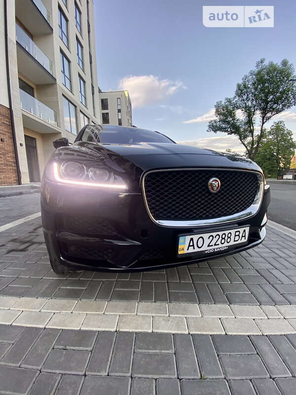 Внедорожник / Кроссовер Jaguar F-Pace 2016 в Сваляве