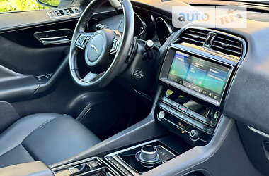 Позашляховик / Кросовер Jaguar F-Pace 2018 в 