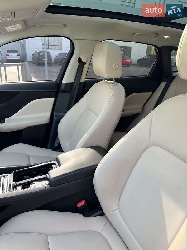 Позашляховик / Кросовер Jaguar F-Pace 2017 в Рівному