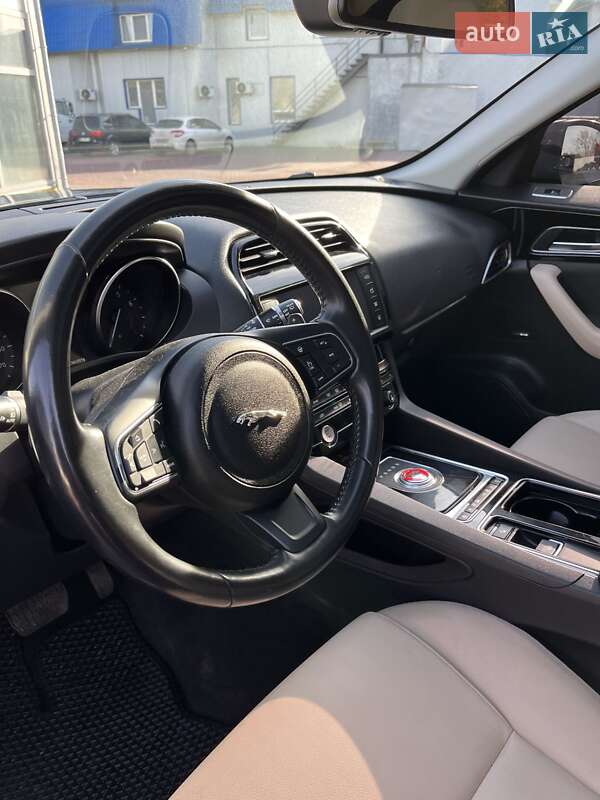 Позашляховик / Кросовер Jaguar F-Pace 2017 в Рівному