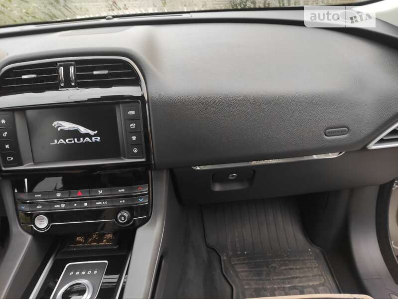 Внедорожник / Кроссовер Jaguar F-Pace 2016 в Николаеве