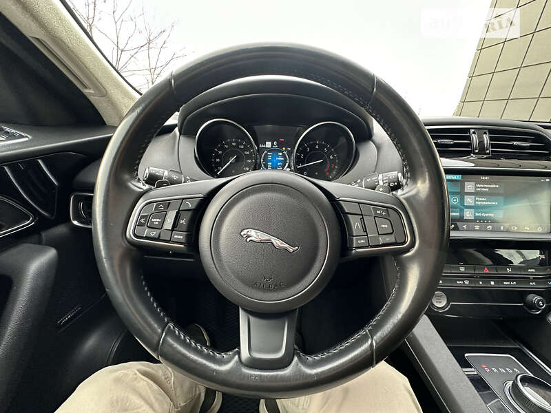 Позашляховик / Кросовер Jaguar F-Pace 2018 в Тячеві