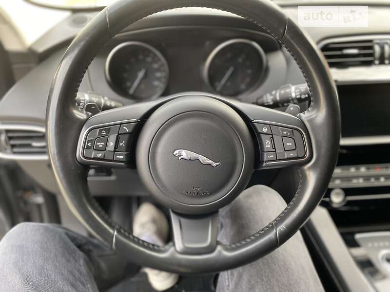 Внедорожник / Кроссовер Jaguar F-Pace 2016 в Ровно