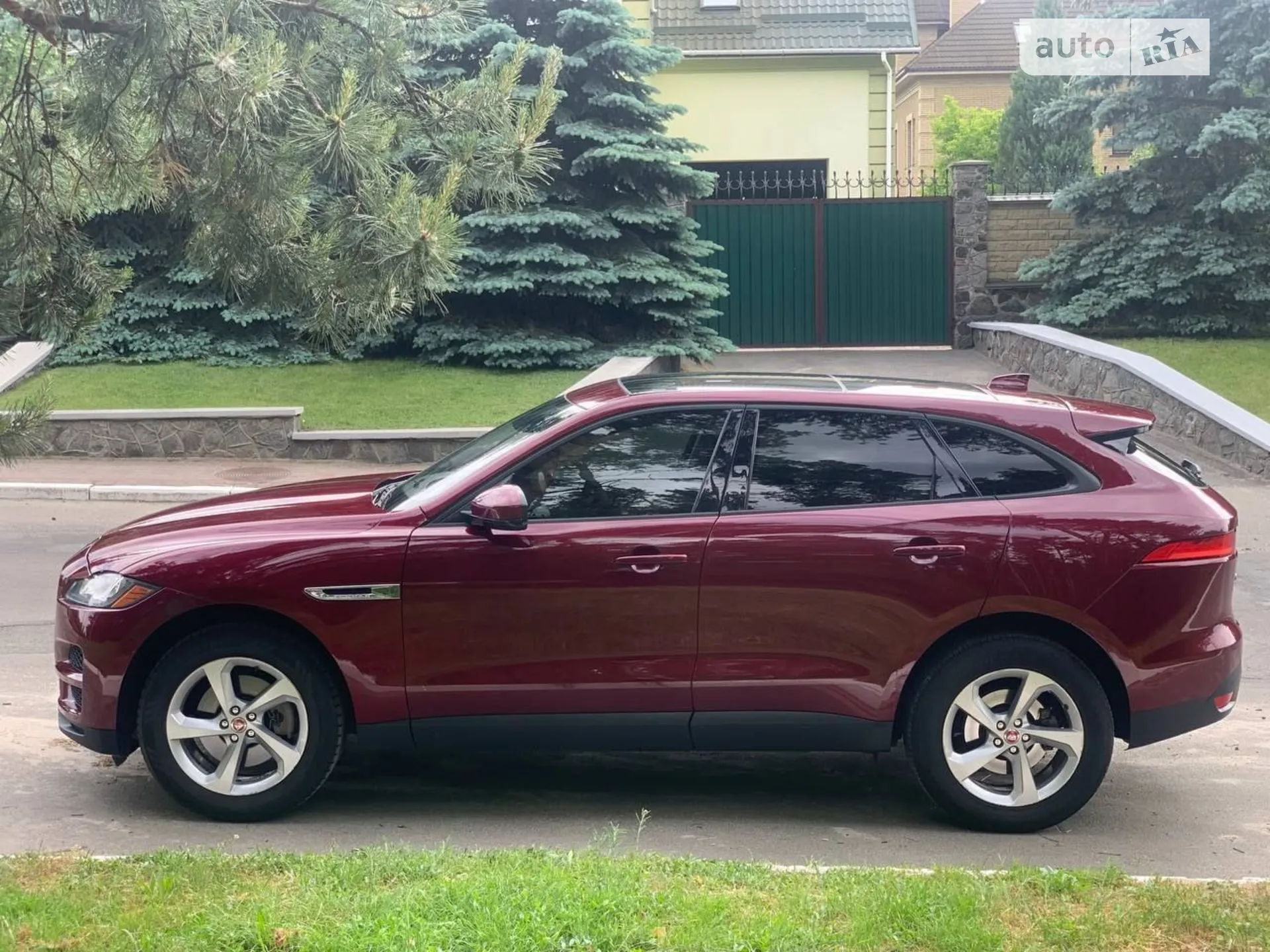 2017 Jaguar F-Pace - мініатюра 2