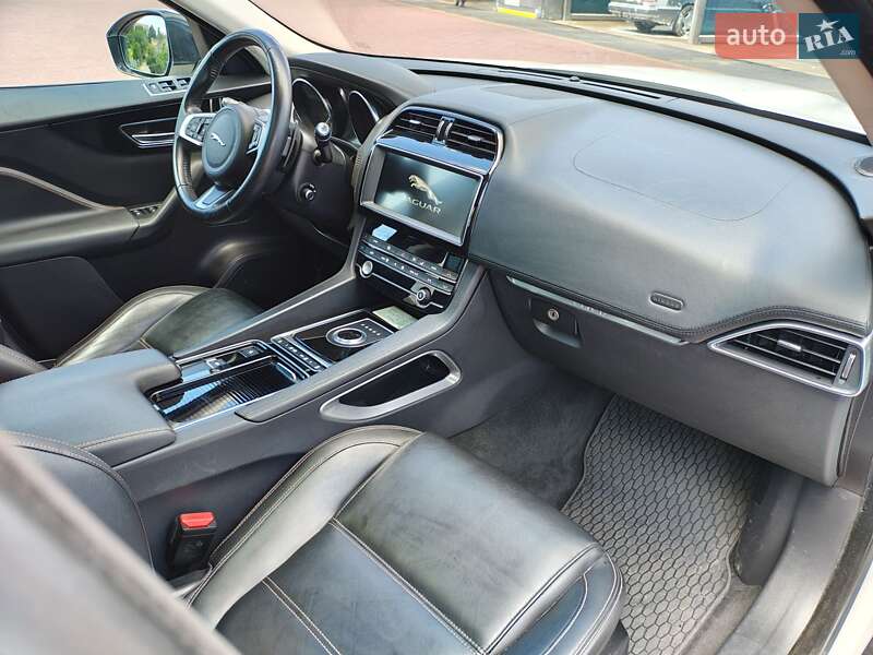 Позашляховик / Кросовер Jaguar F-Pace 2019 в Рівному