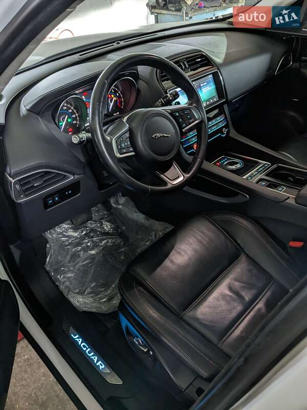 Позашляховик / Кросовер Jaguar F-Pace 2019 в Рівному