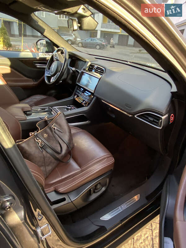 Внедорожник / Кроссовер Jaguar F-Pace 2017 в Ивано-Франковске