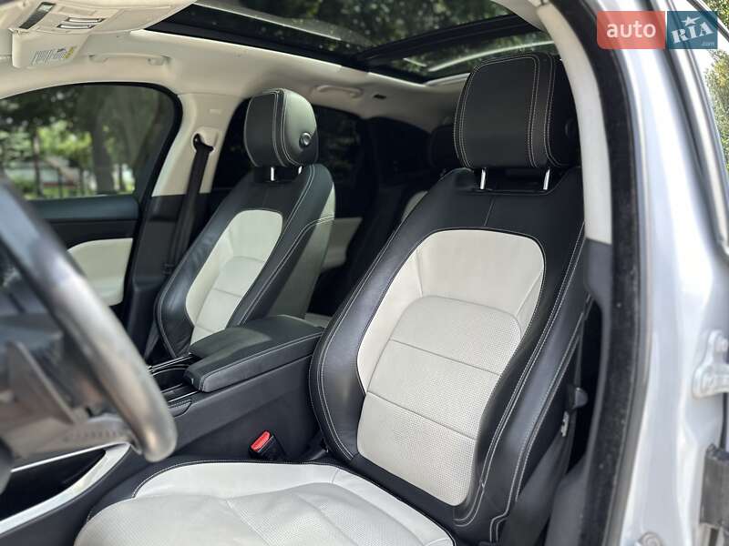 Позашляховик / Кросовер Jaguar F-Pace 2016 в Львові