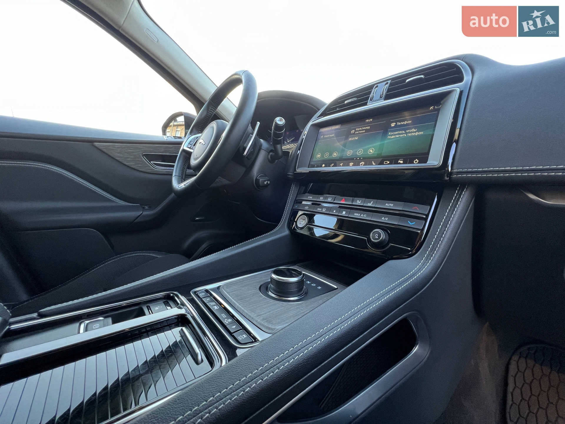 2018 Jaguar F-Pace - мініатюра 17