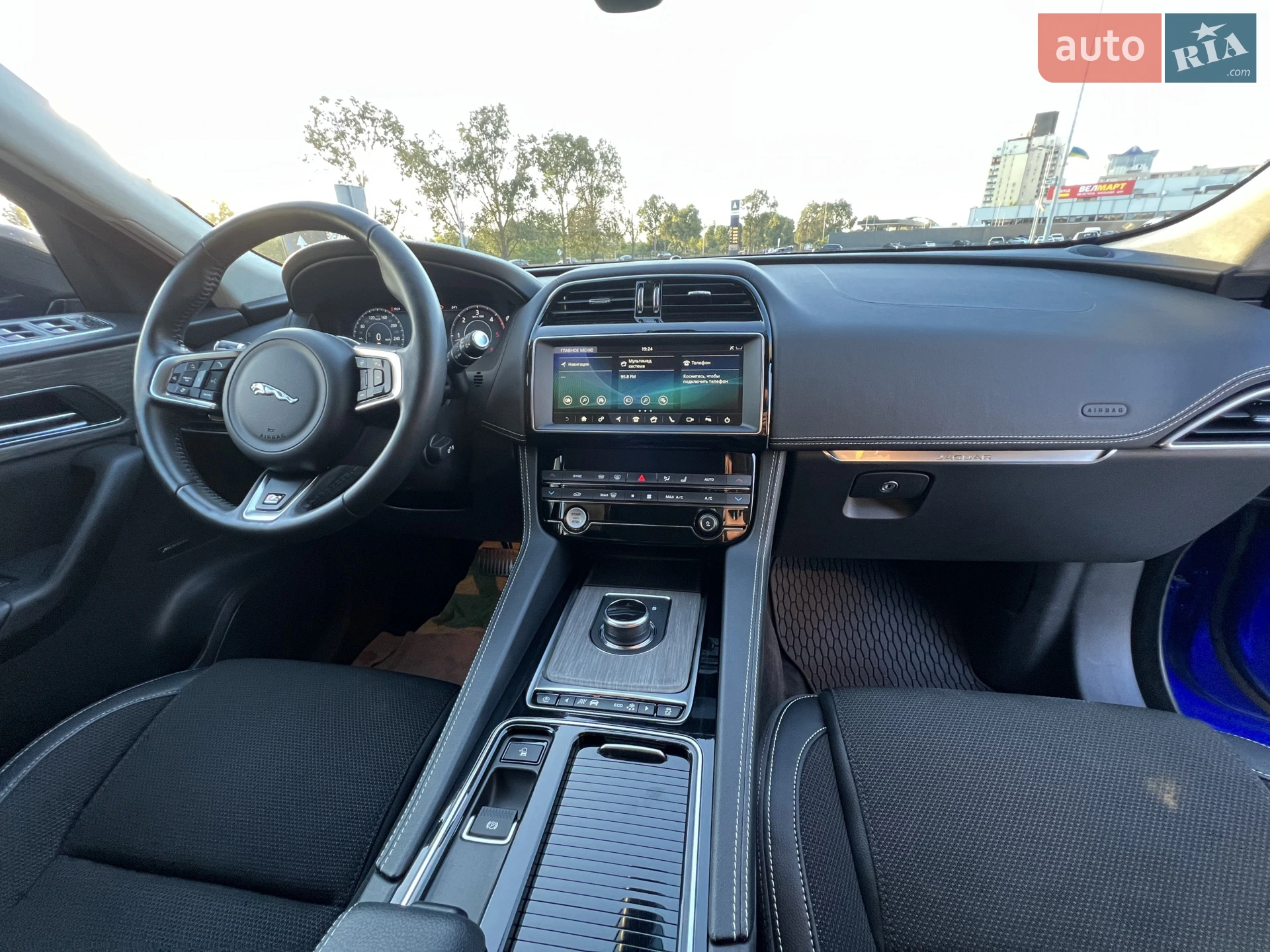 2018 Jaguar F-Pace - мініатюра 18