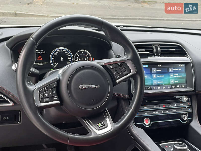 Внедорожник / Кроссовер Jaguar F-Pace 2016 в Киеве