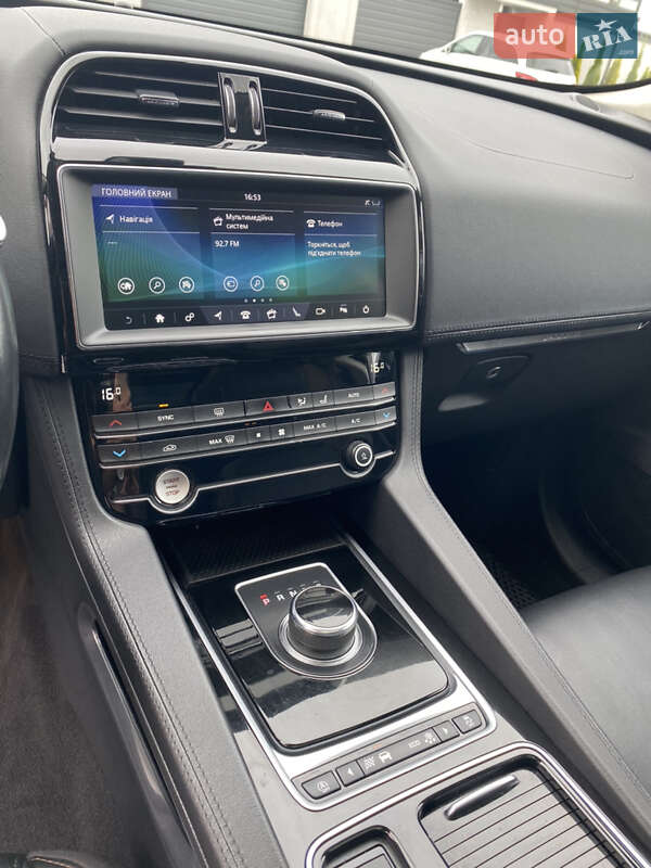 Позашляховик / Кросовер Jaguar F-Pace 2019 в Києві