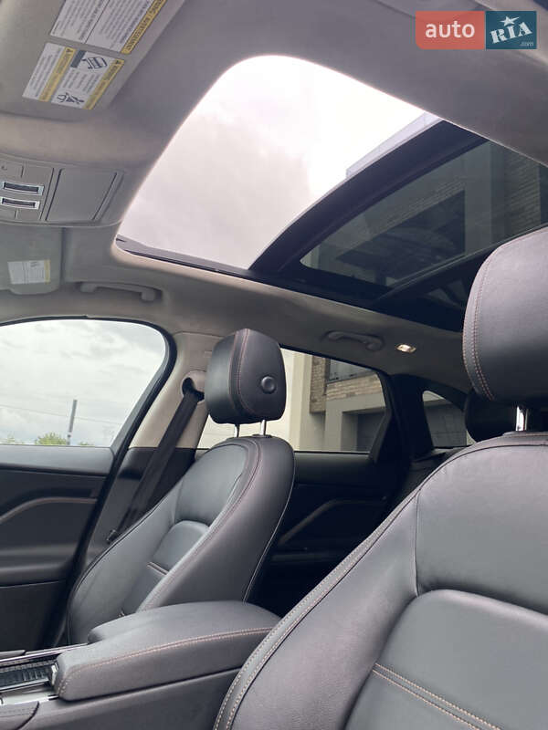 Позашляховик / Кросовер Jaguar F-Pace 2019 в Києві