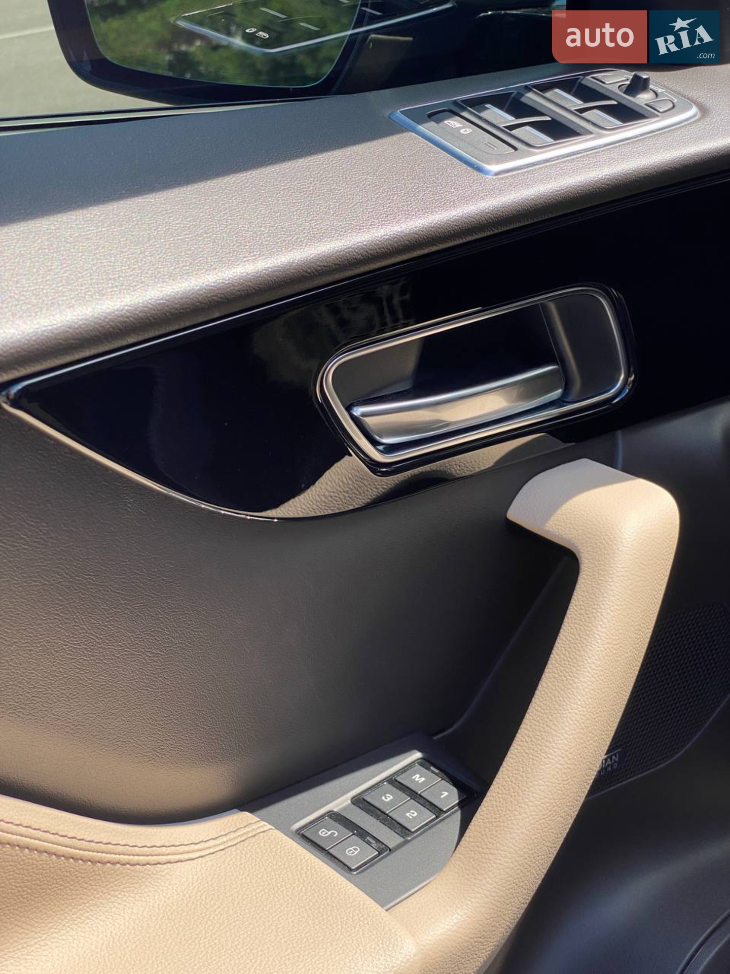 2017 Jaguar F-Pace - мініатюра 16