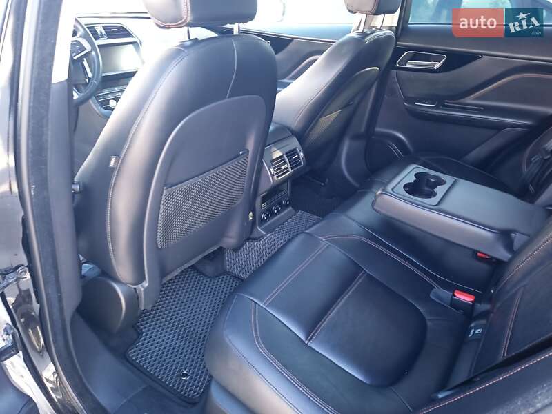 Позашляховик / Кросовер Jaguar F-Pace 2019 в Києві