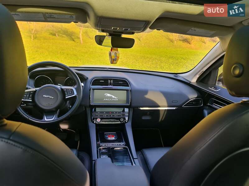 Позашляховик / Кросовер Jaguar F-Pace 2019 в Хусті